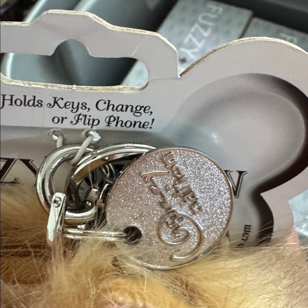 Fuzzy Nation Pomeranian key chain - Picture 2 of 2